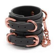Наручники NS Novelties Bondage Couture Wrist, черный. Нет в наличии Наручники NS Novelties Bondage Couture Wrist, черный