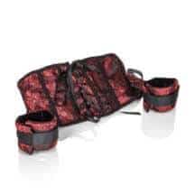 Корсет с наручниками CalExotics Scandal Corset with Cuffs, красный. Нет в наличии Корсет с наручниками CalExotics Scandal Corset with Cuffs, красный