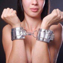 Наручники серебряные с голубым мехом. Нет в наличии Наручники серебряные с голубым мехом