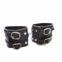 Наручники с двумя ремешками, заклепками и контрастным швом Пикантные штучки, черные. Нет в наличии Наручники с двумя ремешками, заклепками и контрастным швом Пикантные штучки, черные