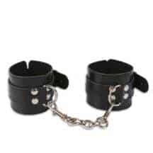 Наручники с заклепками Пикантные штучки, черные. Нет в наличии Наручники с заклепками Пикантные штучки, черные