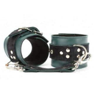 Наножники BDSM Арсенал Lady's Arsenal с замшевым ремешком, изумрудные Наножники BDSM Арсенал Lady's Arsenal с замшевым ремешком, изумрудные