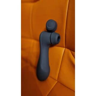 Очень достойный! К моему стыду, уже много лет у меня первая версия пингвина их и никак не доходили руки поменять. Вроде дело своё знает, пусть работает) Но время не стоит на месте и захотелось попробовать что-то более современное. Обратила внимание на эту модель. По деньгам доступна и описание заинтриговало. В общем, после использования могу сказать, что они точно шагнули вперед. И по типам стимуляции, и по качеству силикона. А еще он невероятно приятно лежит в руке. Такая объемная ручка, с нежнейшим силиконом. Уже только это доставляет удовольствие. В целом дама с любой чувствительностью подберет себе режим. От самого слабенького, до ооочень ощутимого при низкой чувствительности. Вибрация мега деликатная и реально просто дополняет стимуляцию, не перебивает. Приложение работает отлично! Буду пробовать вторую насадку в воде, говорят прикольная тема) Очень достойный! К моему стыду, уже много лет у меня первая версия пингвина их и никак не доходили руки поменять. Вроде дело своё знает, пусть работает) Но время не стоит на месте и захотелось попробовать что-то более современное. Обратила внимание на эту модель. По деньгам доступна и описание заинтриговало. В общем, после использования могу сказать, что они точно шагнули вперед. И по типам стимуляции, и по качеству силикона. А еще он невероятно приятно лежит в руке. Такая объемная ручка, с нежнейшим силиконом. Уже только это доставляет удовольствие. В целом дама с любой чувствительностью подберет себе режим. От самого слабенького, до ооочень ощутимого при низкой чувствительности. Вибрация мега деликатная и реально просто дополняет стимуляцию, не перебивает. Приложение работает отлично! Буду пробовать вторую насадку в воде, говорят прикольная тема)